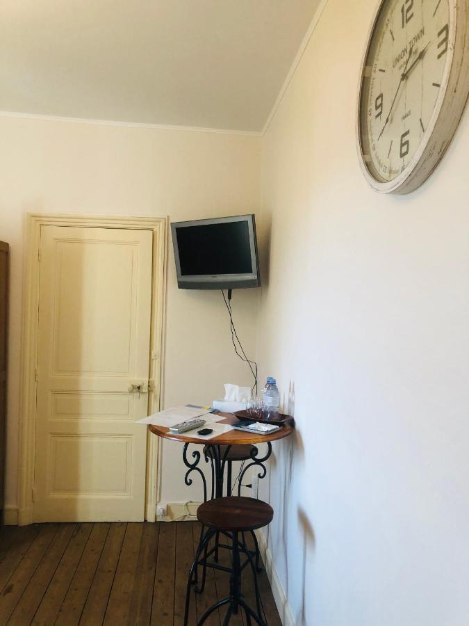 לינה וארוחת בוקר קרול Le Vieux Manoir מראה חיצוני תמונה